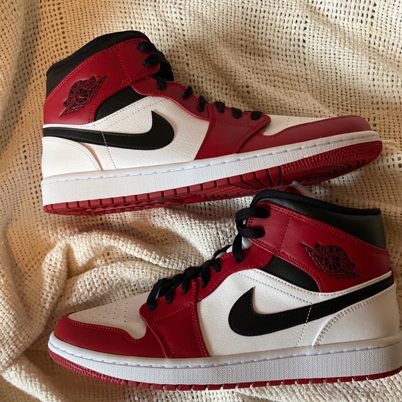 jordan 1 mid white heel